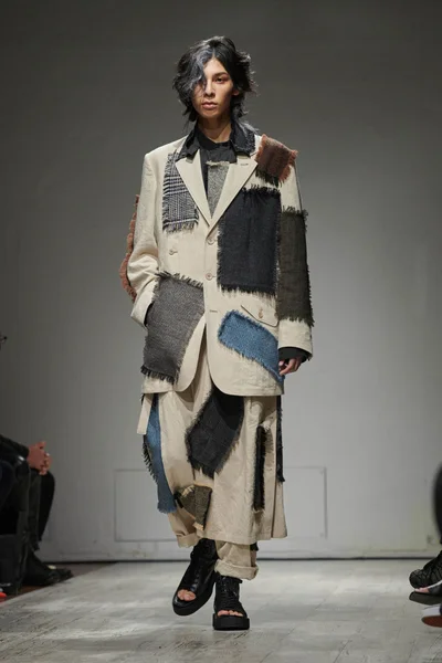 Look 17